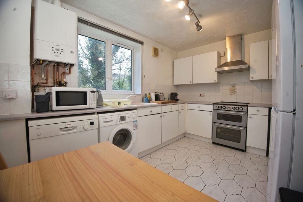 Additional image 3 of 2 bed flat for saleHalliard Court, Barquentine Place, Cardiff CF10