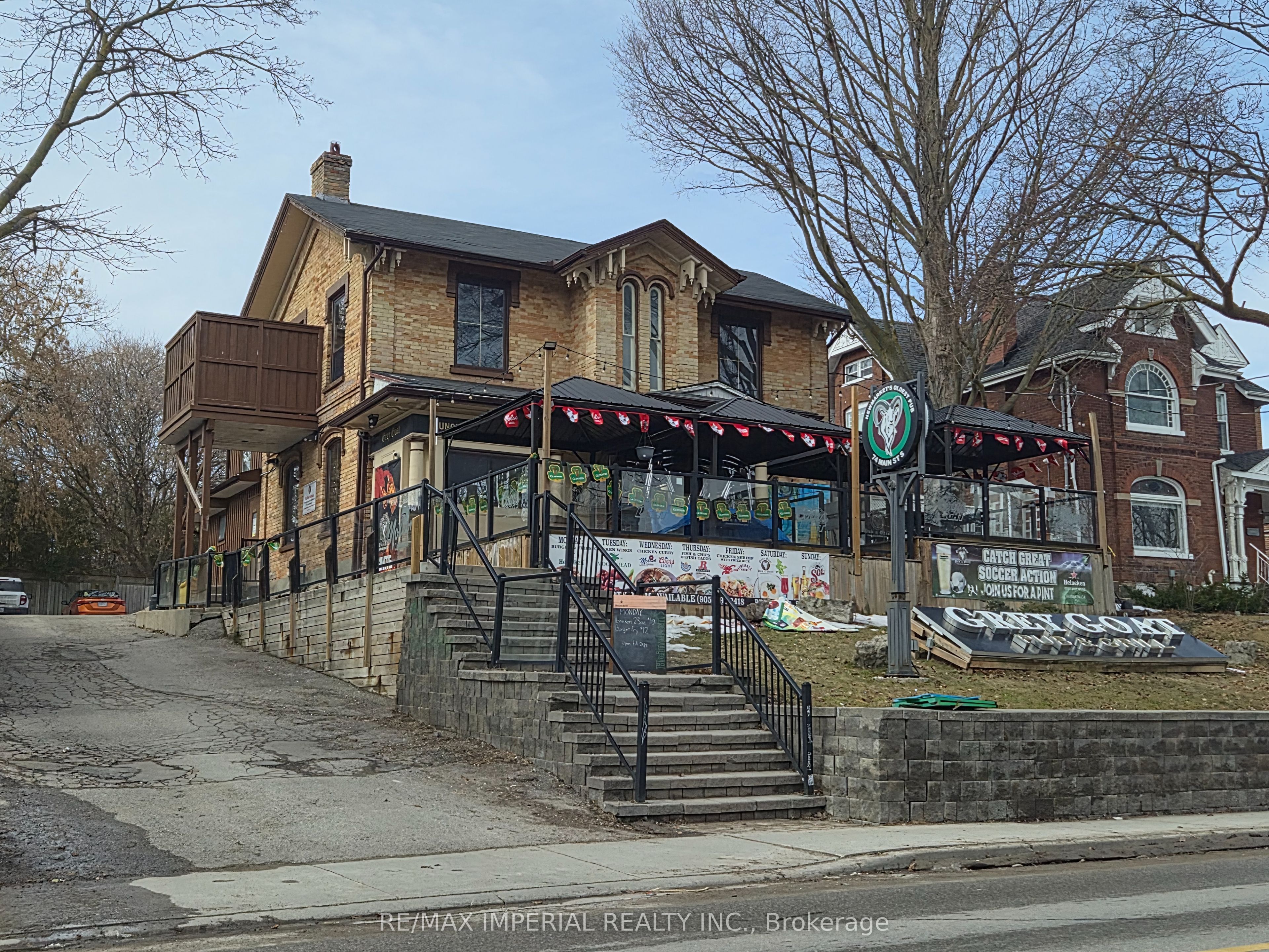 74 Main Street S, Newmarket, ON, L3Y 3Y6