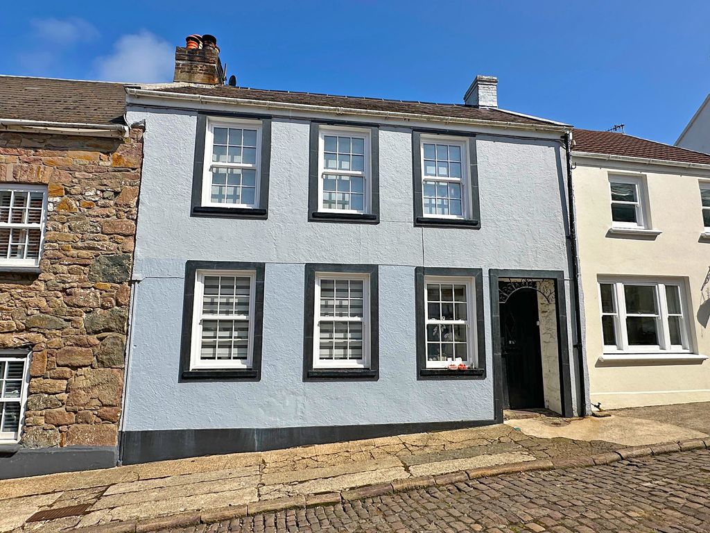 2 bed town house for saleLittle Street, Alderney GY9