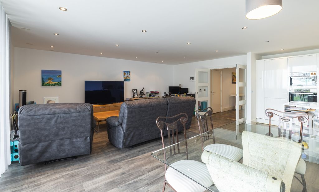 Additional image 11 of 2 bed flat for saleLa Rue Voisin, St. Brelade, Jersey JE3