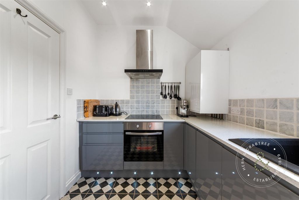 2 bed flat for saleYork Street, Canton CF5 photo 3