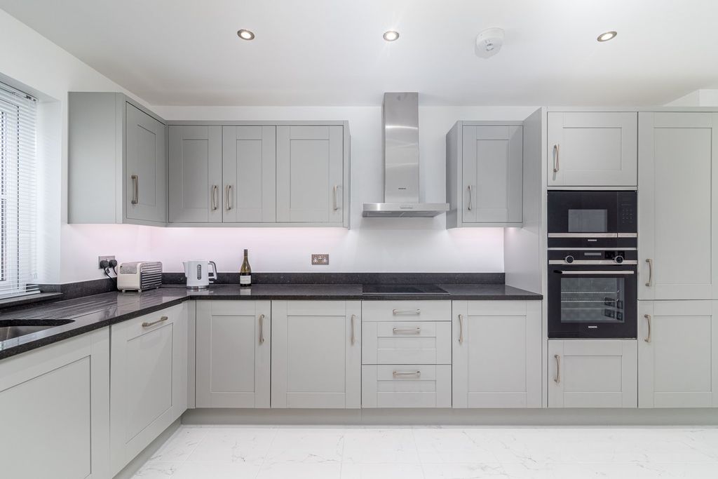 Additional image 9 of 3 bed semi-detached house for saleLa Pouquelaye, St Helier JE2