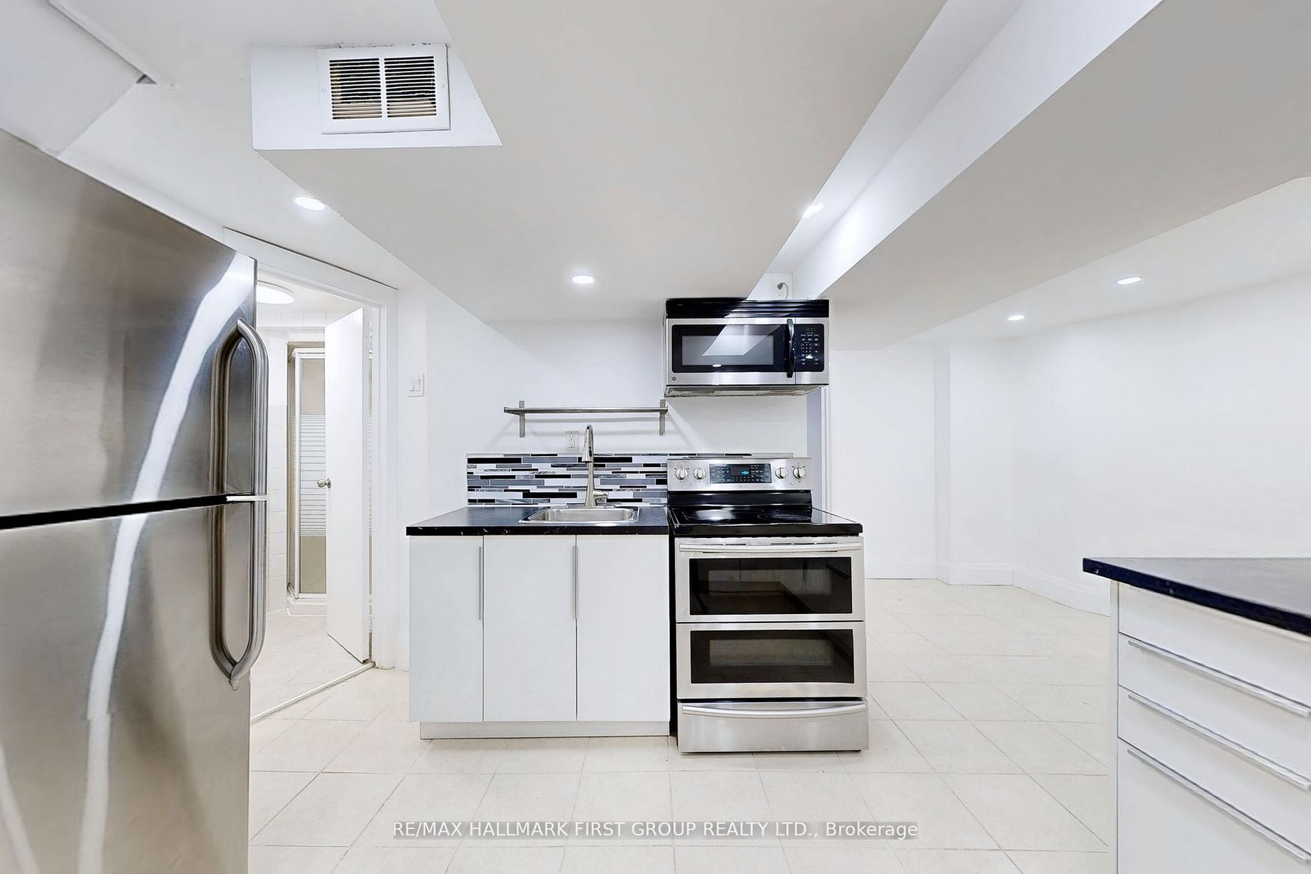 1 Bramwell Drive, Ajax, ON, L1S 5L1 photo 4