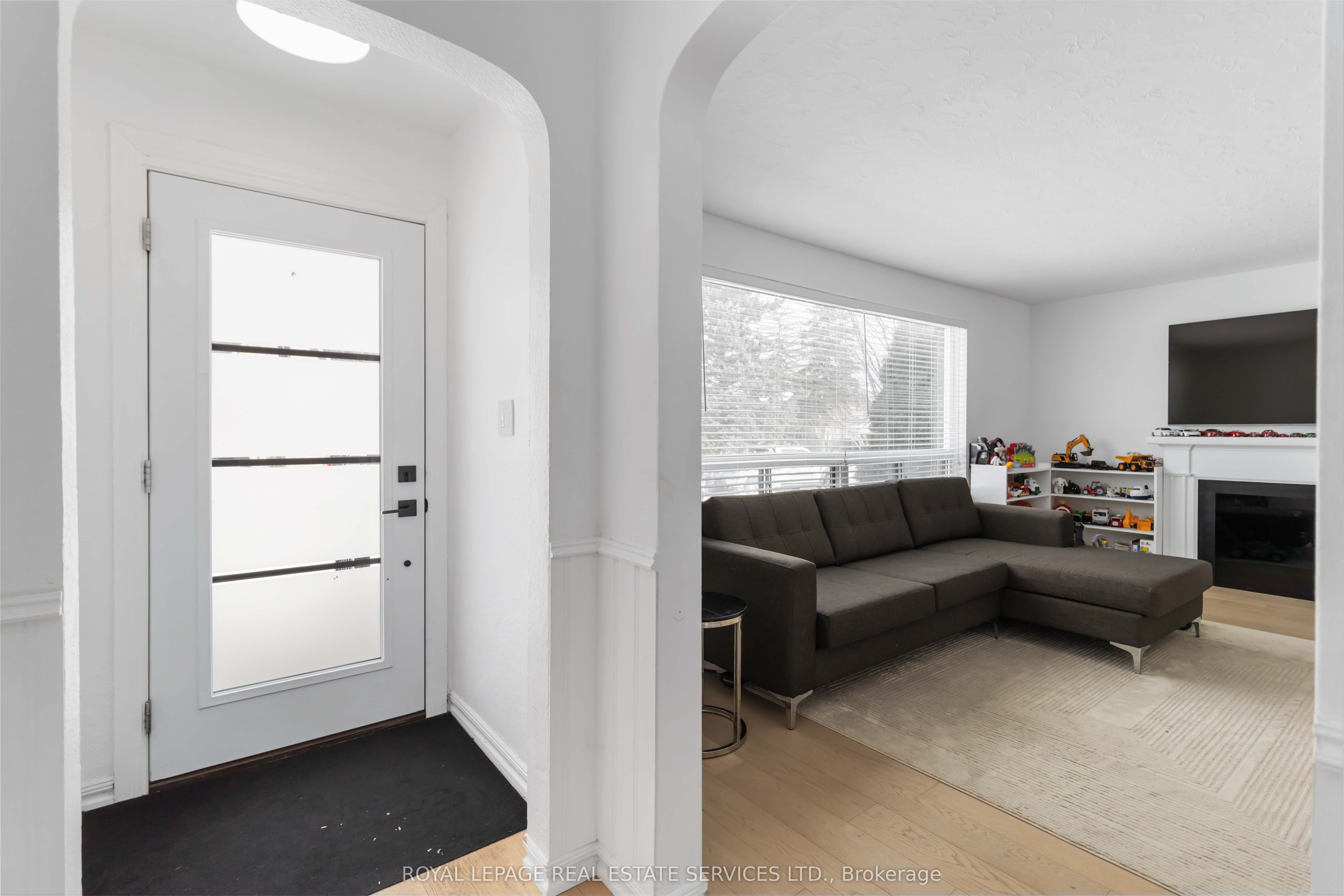 Additional image 3 of Main-2046 Redan Drive, Mississauga, ON, L4Y 1N8