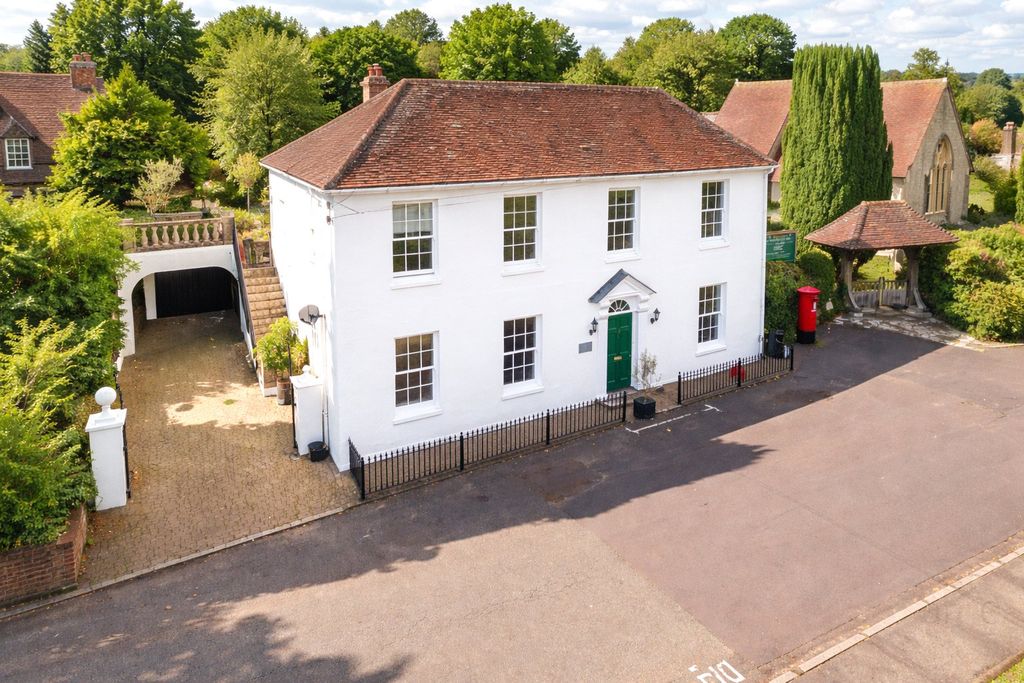 4 bed flat for saleHigh Street, Headley, Hampshire GU35