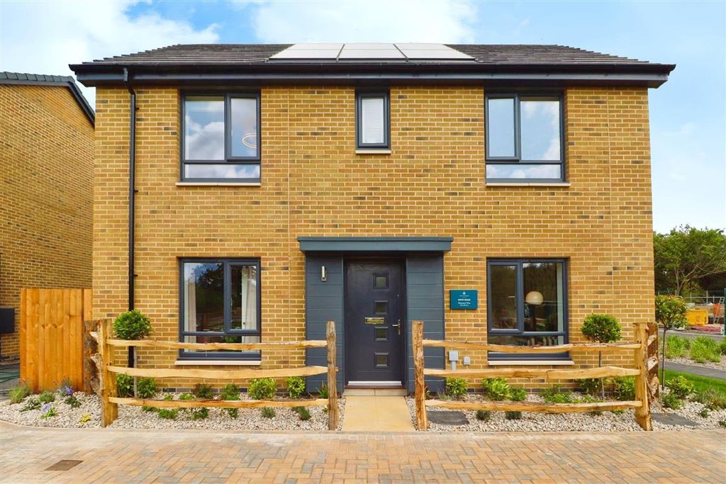 3 bed detached house for saleKings Drive, Cardiff CF3