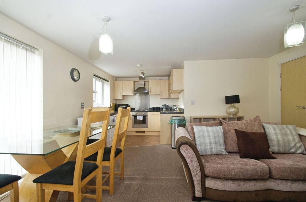 2 bed flat for saleOverstone Court, Cardiff CF10