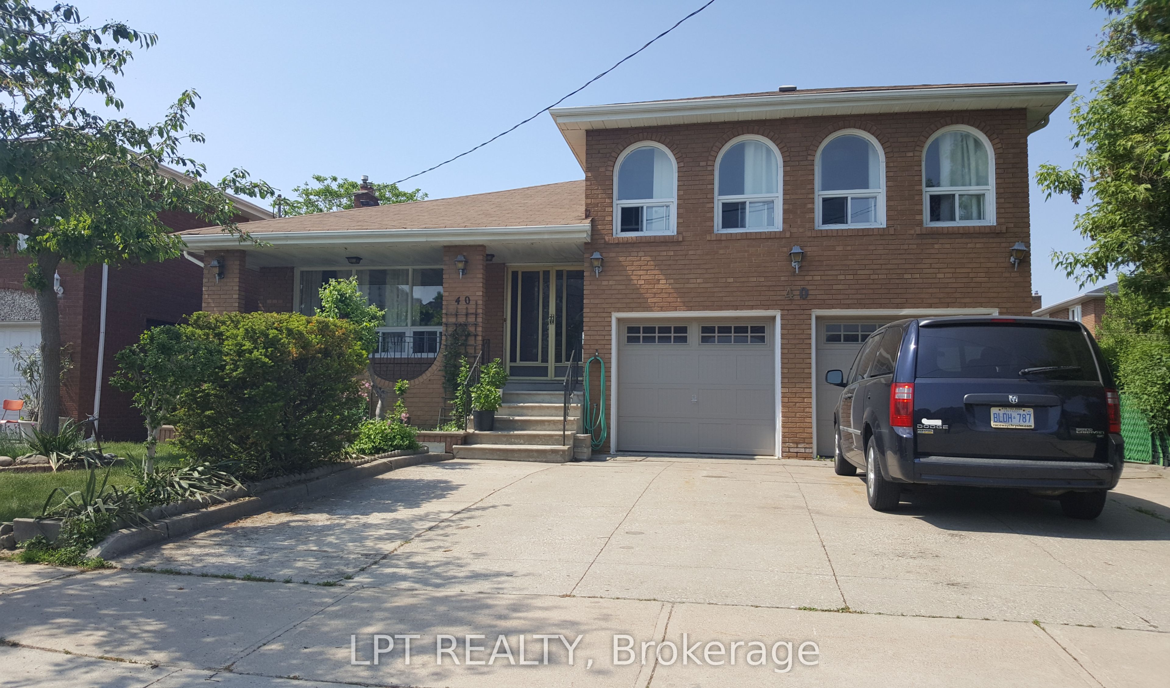 40 St Andrews Boulevard, Toronto, ON, M9R 1W1