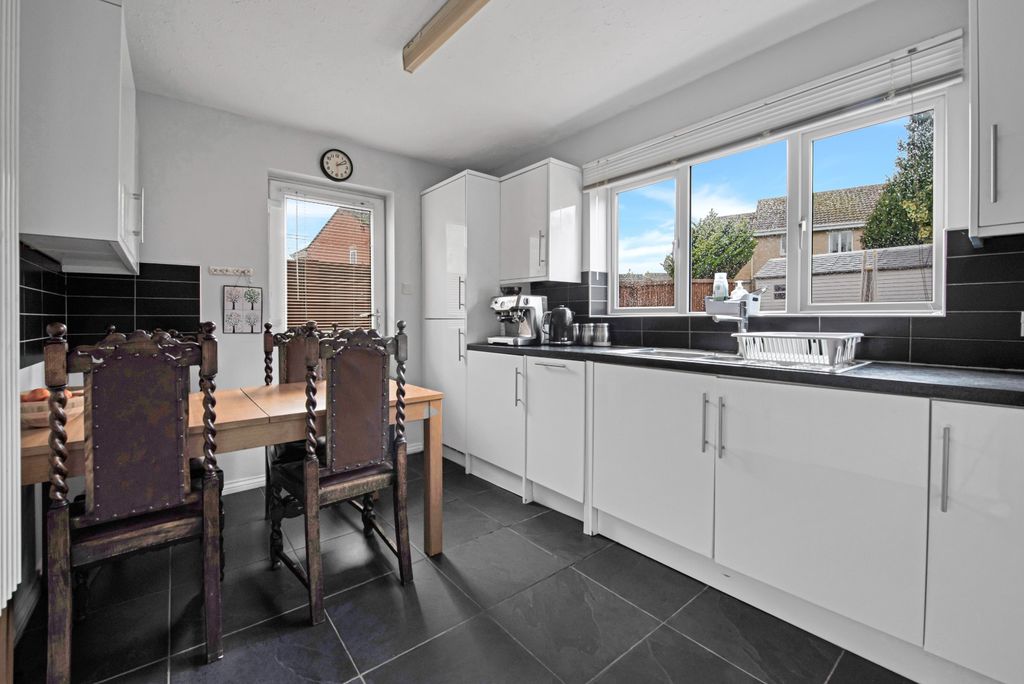 4 bed detached house for saleMitchell Close, St. Mellons, Cardiff, South Glamorgan CF3 photo 5