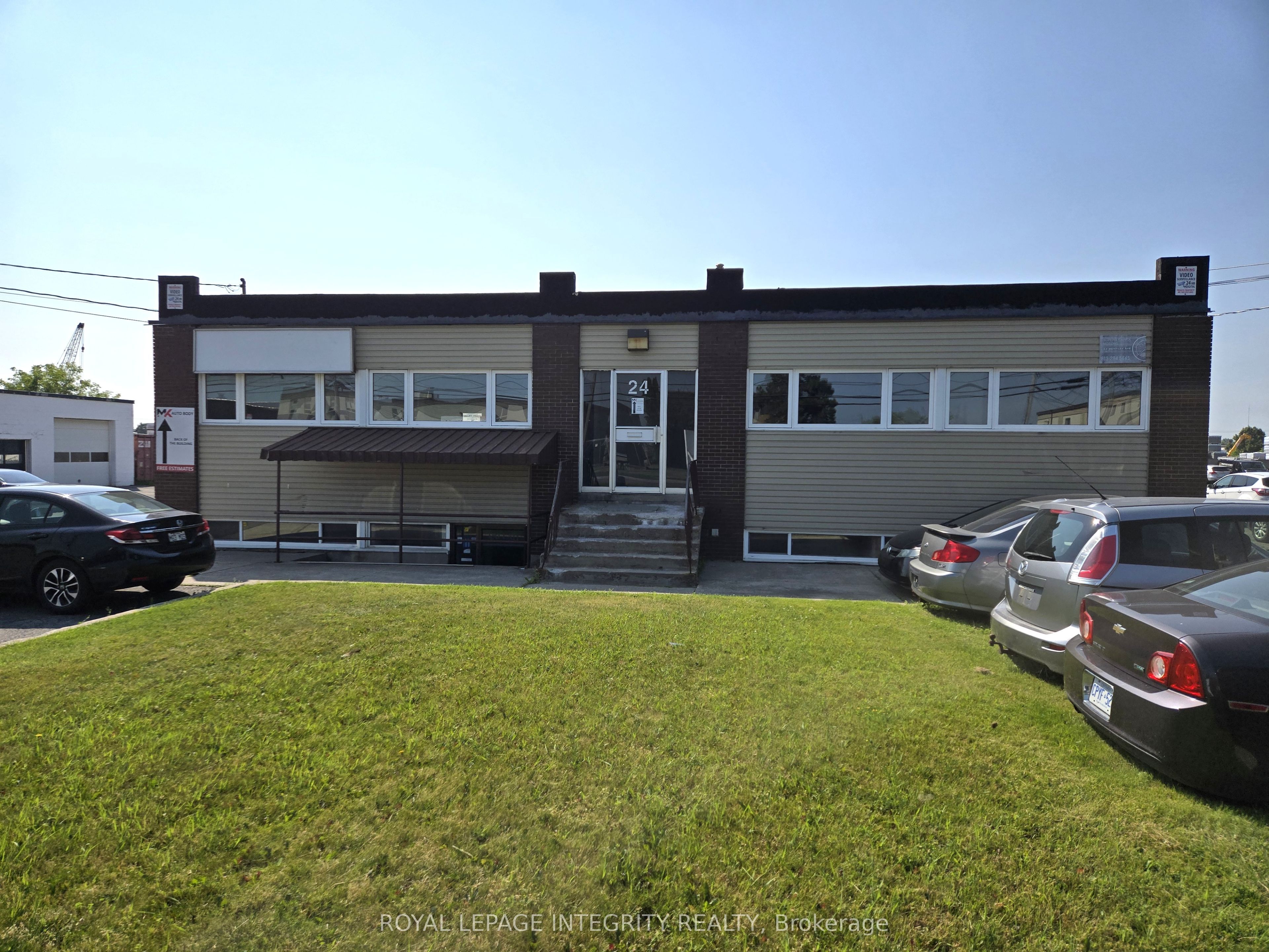 A-24 Bentley Avenue, Ottawa, ON, K2E 6T8