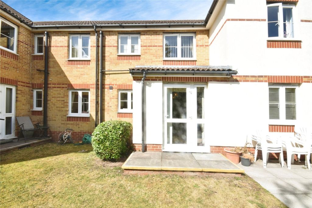 2 bed flat for saleMclay Court, Cardiff CF5