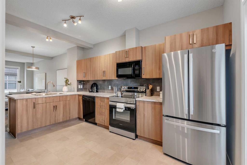Additional image 3 of 34 New Brighton Point SE, Calgary, AB, T2Z 1B6