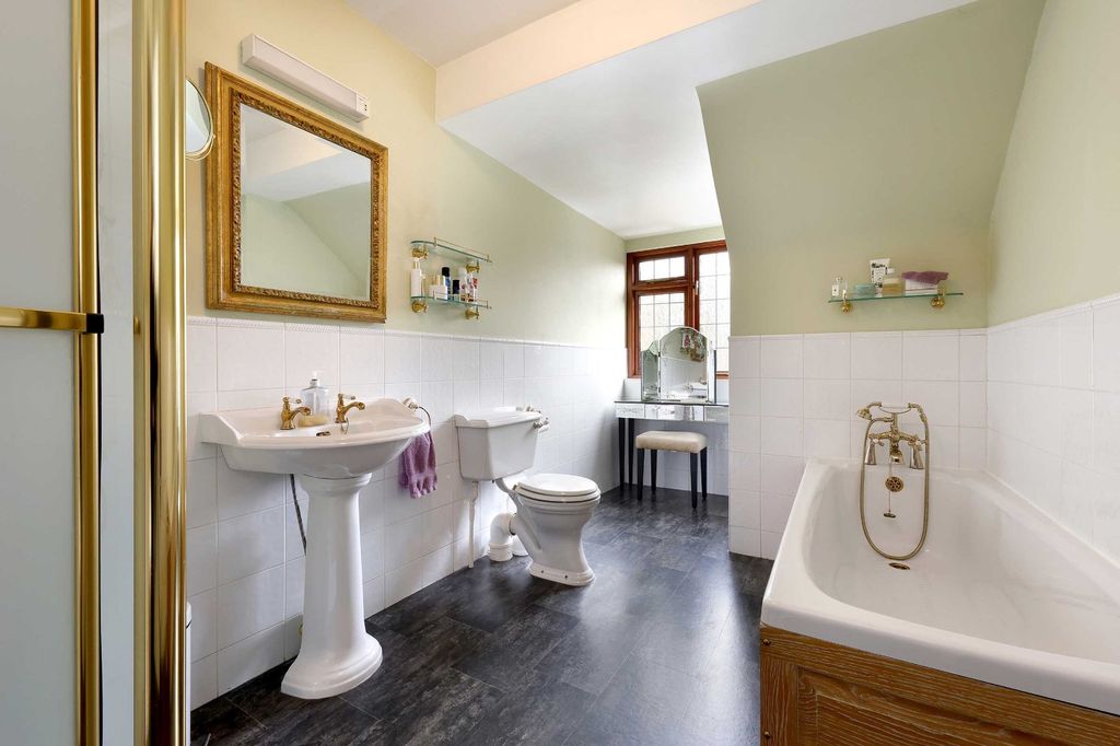 Additional image 19 of 4 bed country house for saleDeadhearn Lane, Chalfont St. Giles, Buckinghamshire HP8