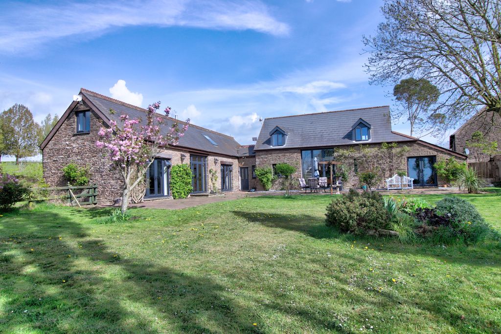 4 bed farmhouse for saleNewcastle, Monmouth NP25