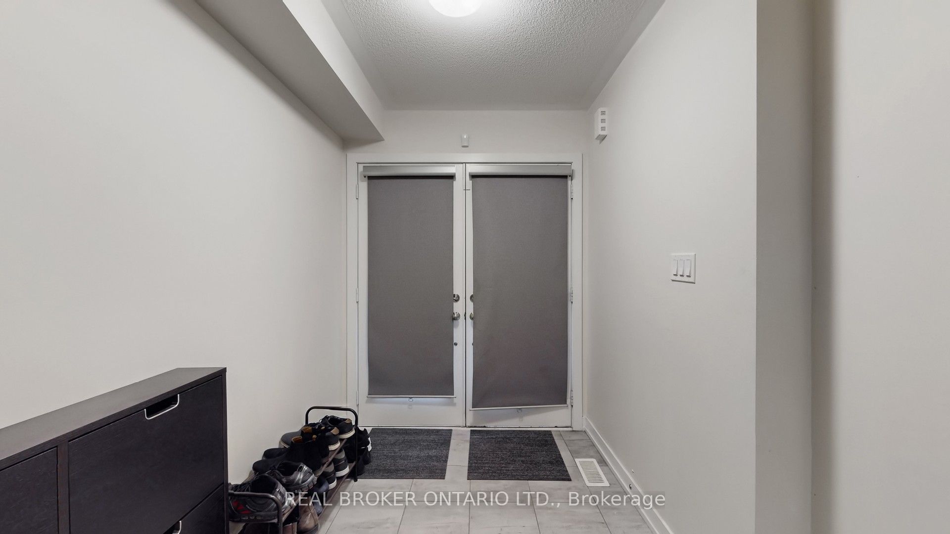 2508 Castlegate Crossing, Pickering, ON, L1X 0H8 photo 2