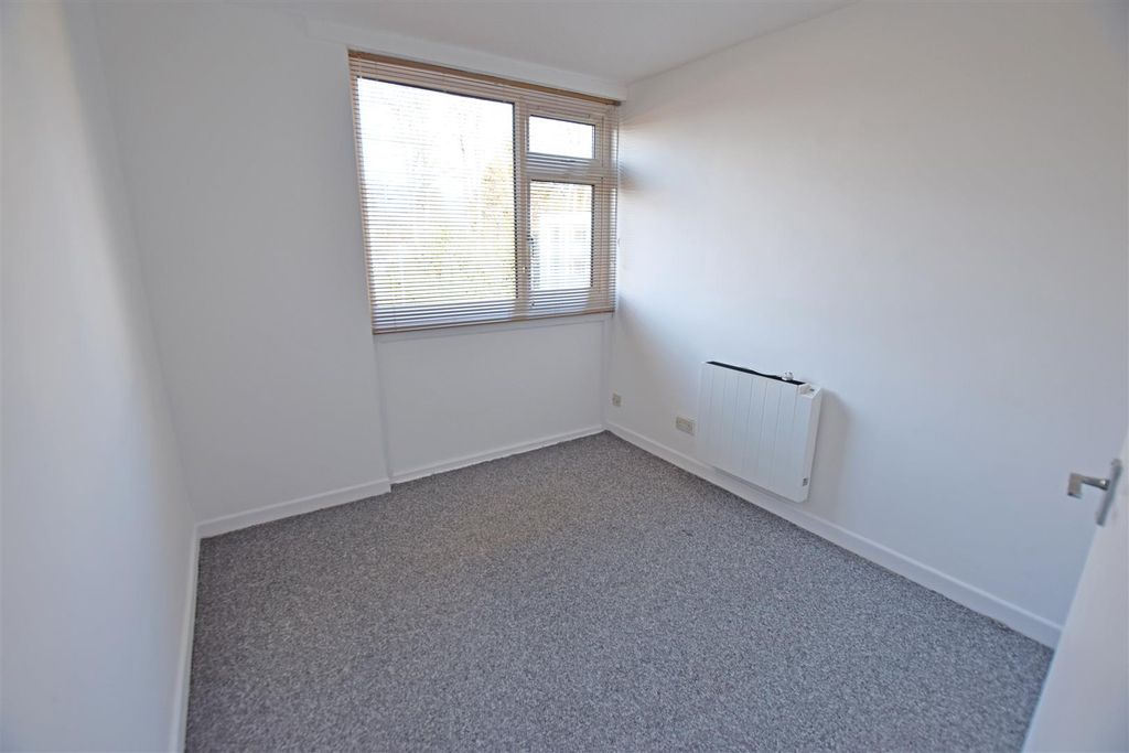 Additional image 4 of 1 bed flat for saleLlanishen Court, Llanishen CF14