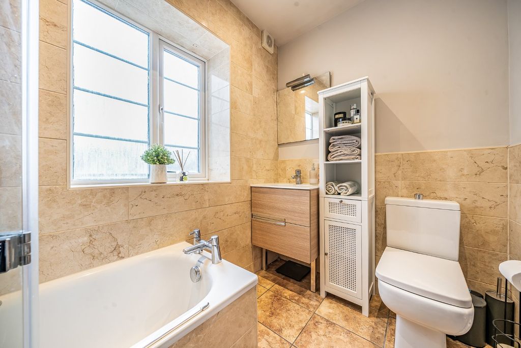 Additional image 7 of 2 bed flat for saleClaremont Road, Surbiton, Surrey KT6