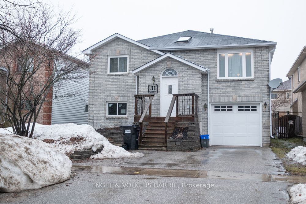 31 Finlay Road, Barrie, ON, L4N 7T8