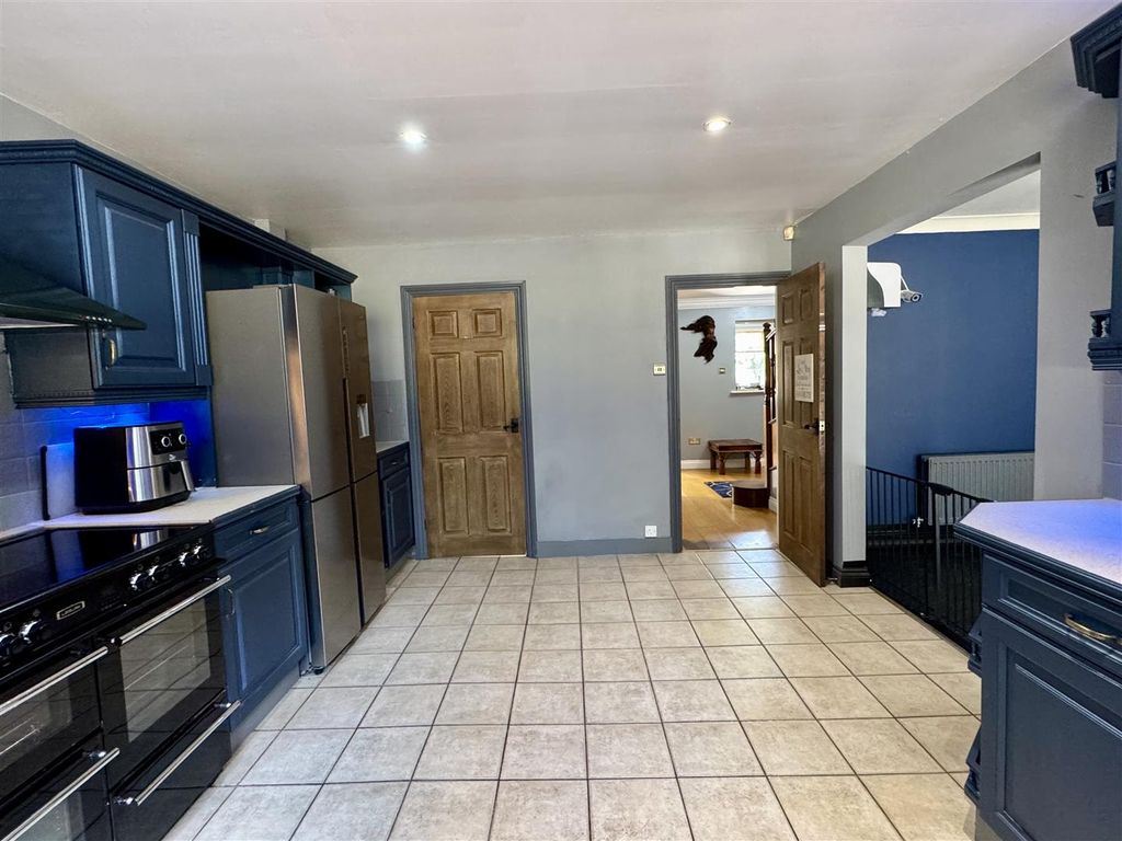 4 bed detached house for saleCoombe Lea, Catbrook, Chepstow NP16 photo 5