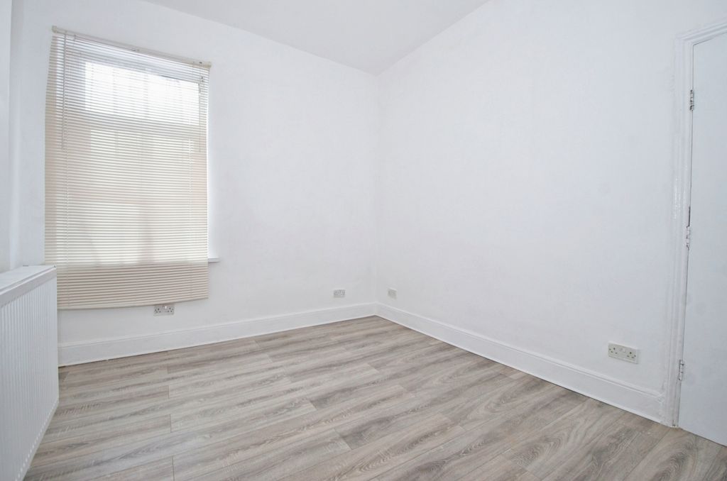 Additional image 6 of 4 bed flat for saleDiana Street, Cardiff CF24