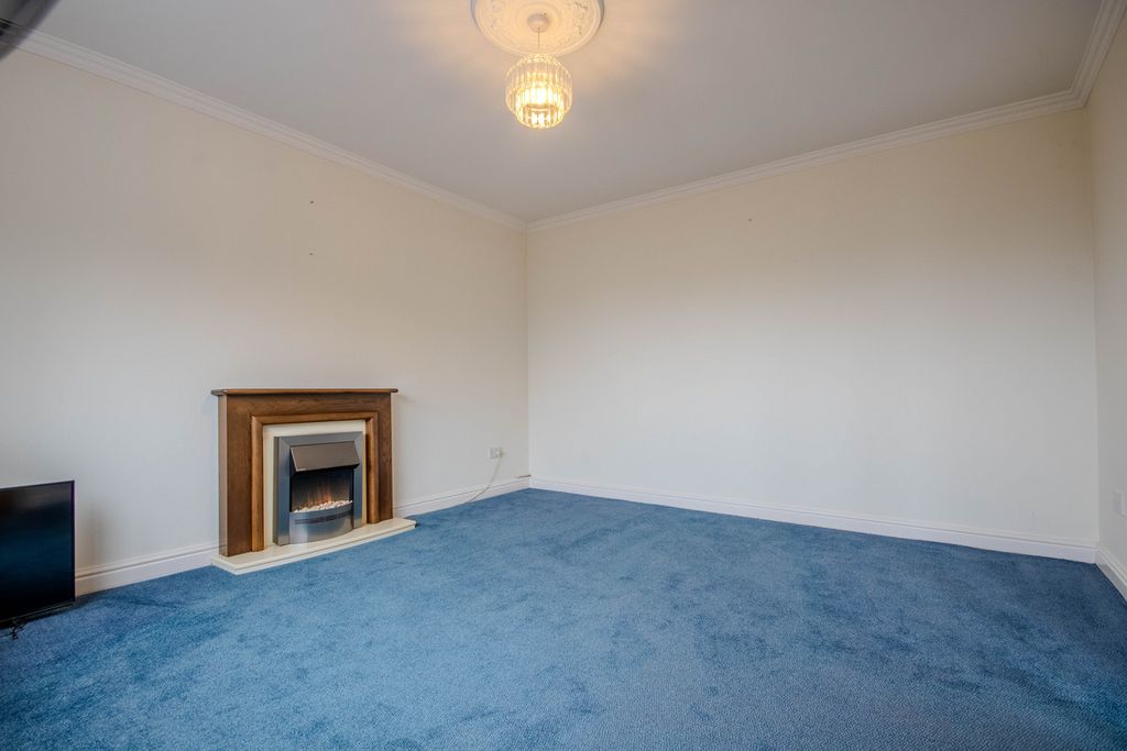2 bed bungalow for saleManor Way, Pontypool NP4 photo 5