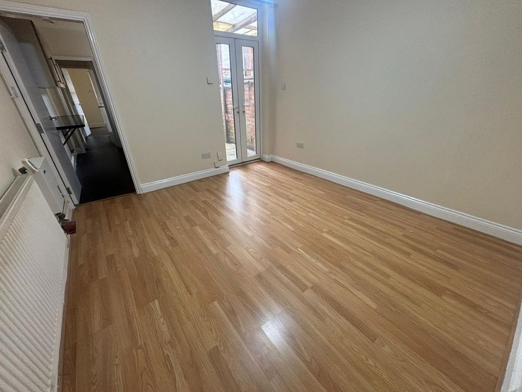2 bed flat to rentMountcastle Road, Leicester LE3 photo 3