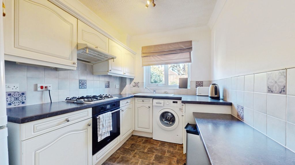 Additional image 3 of 2 bed flat for salePantbach Road, Rhiwbina, Cardiff CF14