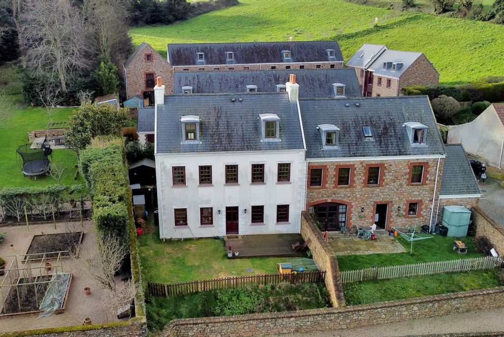 4 bed property to rent1 Le Bel Horizon, Grouville JE3