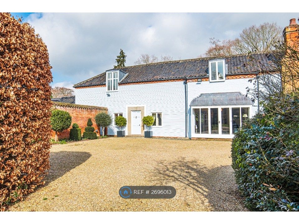 4 bed semi-detached house to rentWest Wing NR15