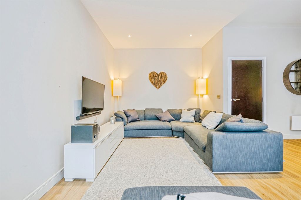 Additional image 4 of 2 bed flat for saleRomilly Crescent, Cardiff CF11