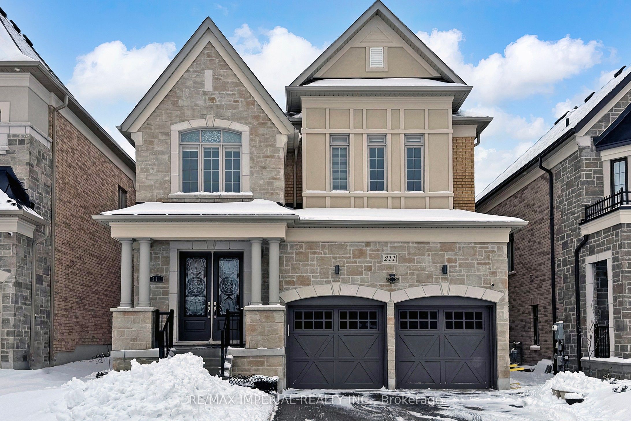211 Touch Gold Crescent, Aurora, ON, L4G 3X4