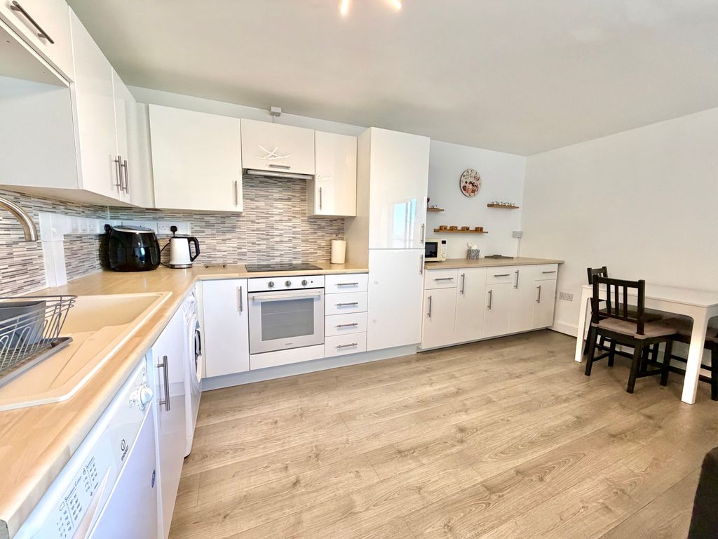 Additional image 5 of 2 bed flat for saleCowbridge Road East, Cardiff CF11
