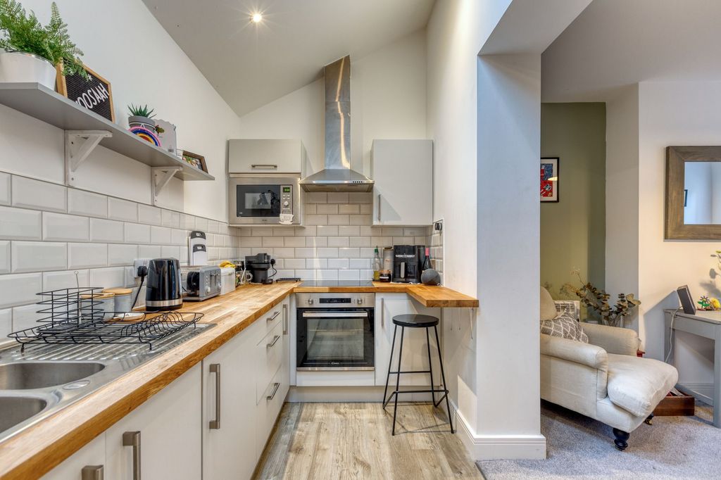 Additional image 4 of 2 bed property for sale2 Brooklyn Mews, St Helier JE2