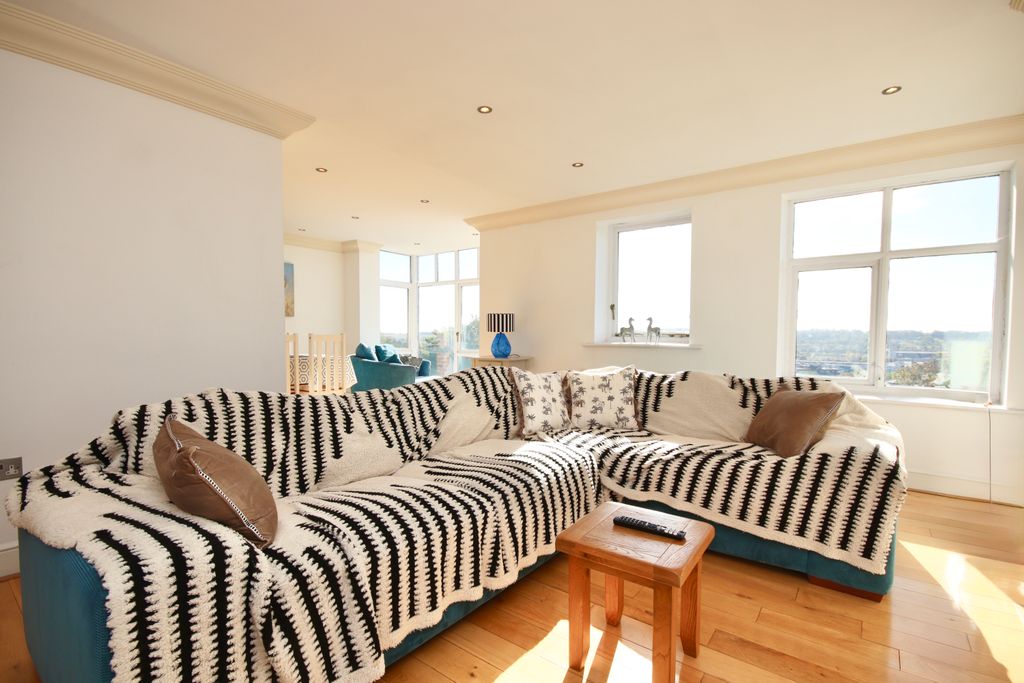 2 bed flat for saleGreestone Mount, Lincoln LN2 photo 2
