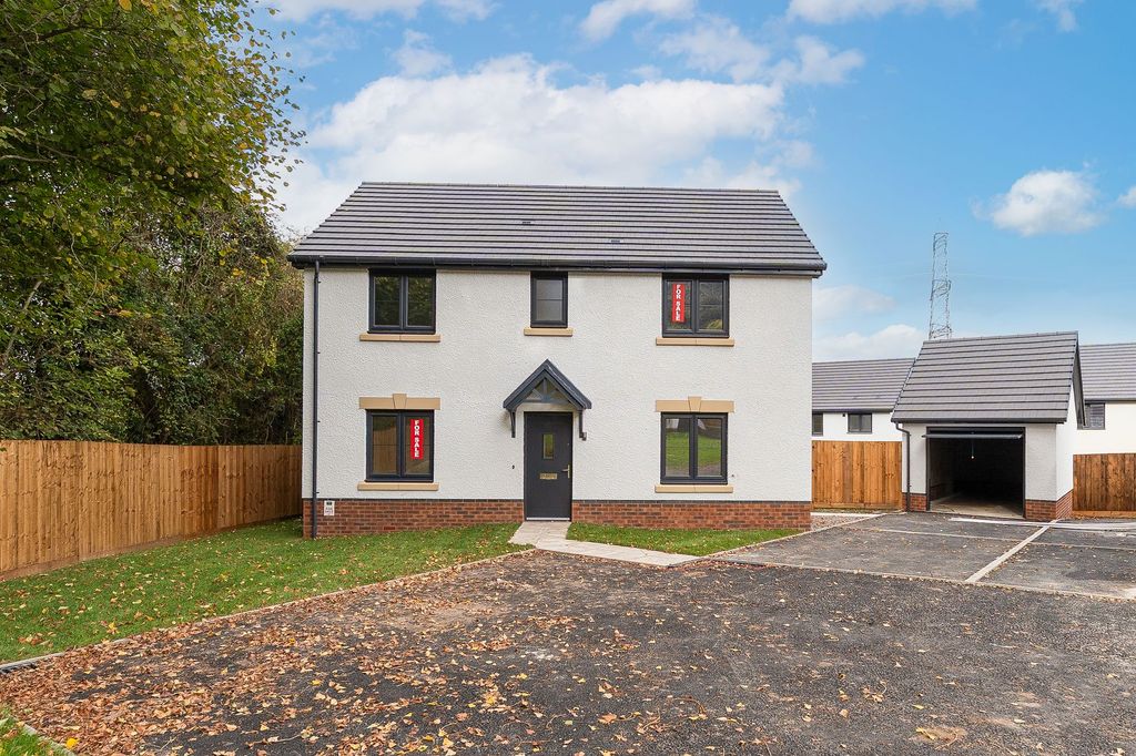 4 bed detached house for saleRossers Field, Govilon NP7