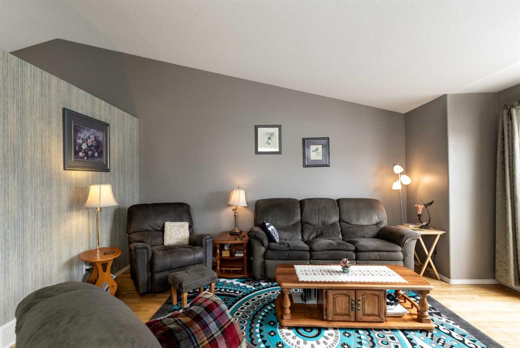 Additional image 3 of 10 Hawthorne Way, Penhold, AB, T0M1R0