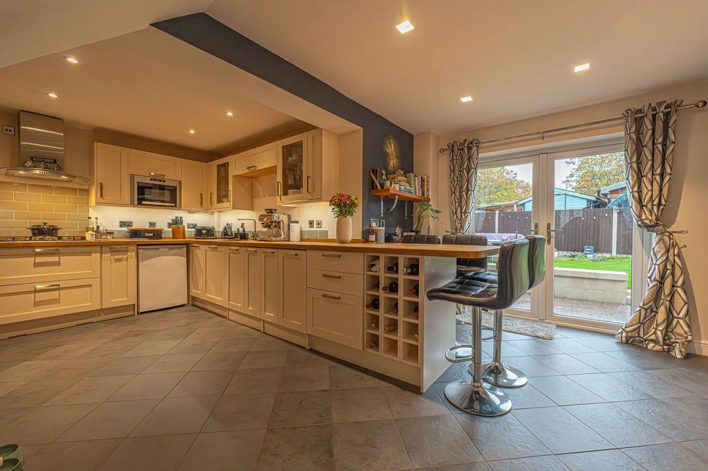 Additional image 3 of 4 bed detached house for saleHeronston Close, Undy NP26
