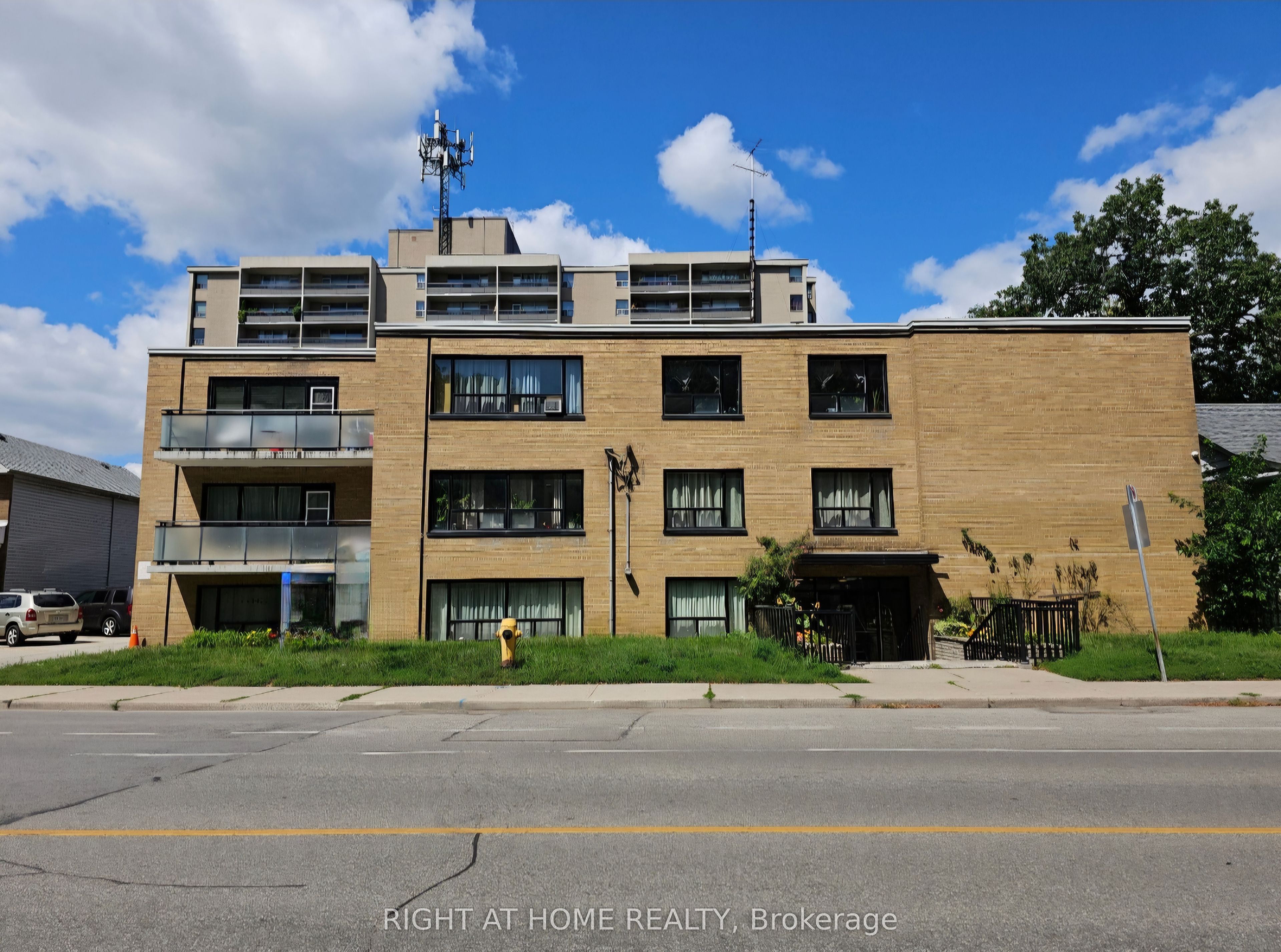104-20 Cosburn Avenue, Toronto, ON, M4K 2E7