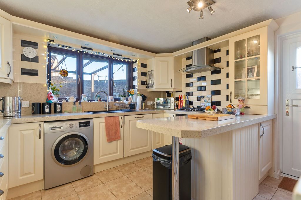 Additional image 3 of 4 bed detached house for saleFenner Brockway Close, Newport NP19
