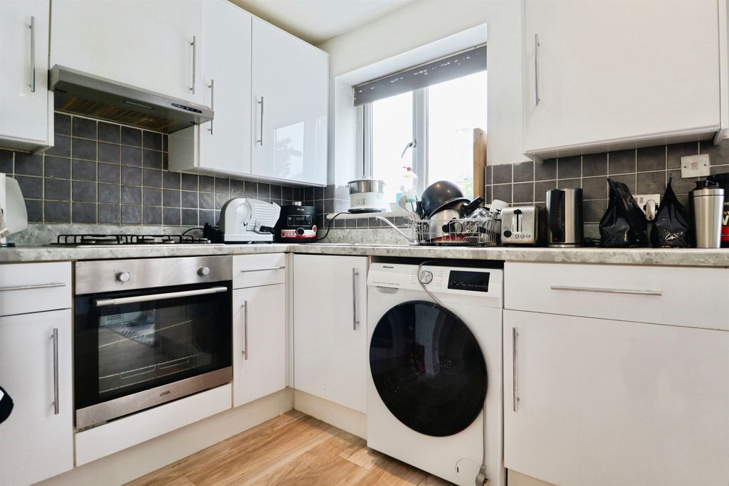 Additional image 2 of 2 bed flat for saleDeemuir Square, Cardiff CF24