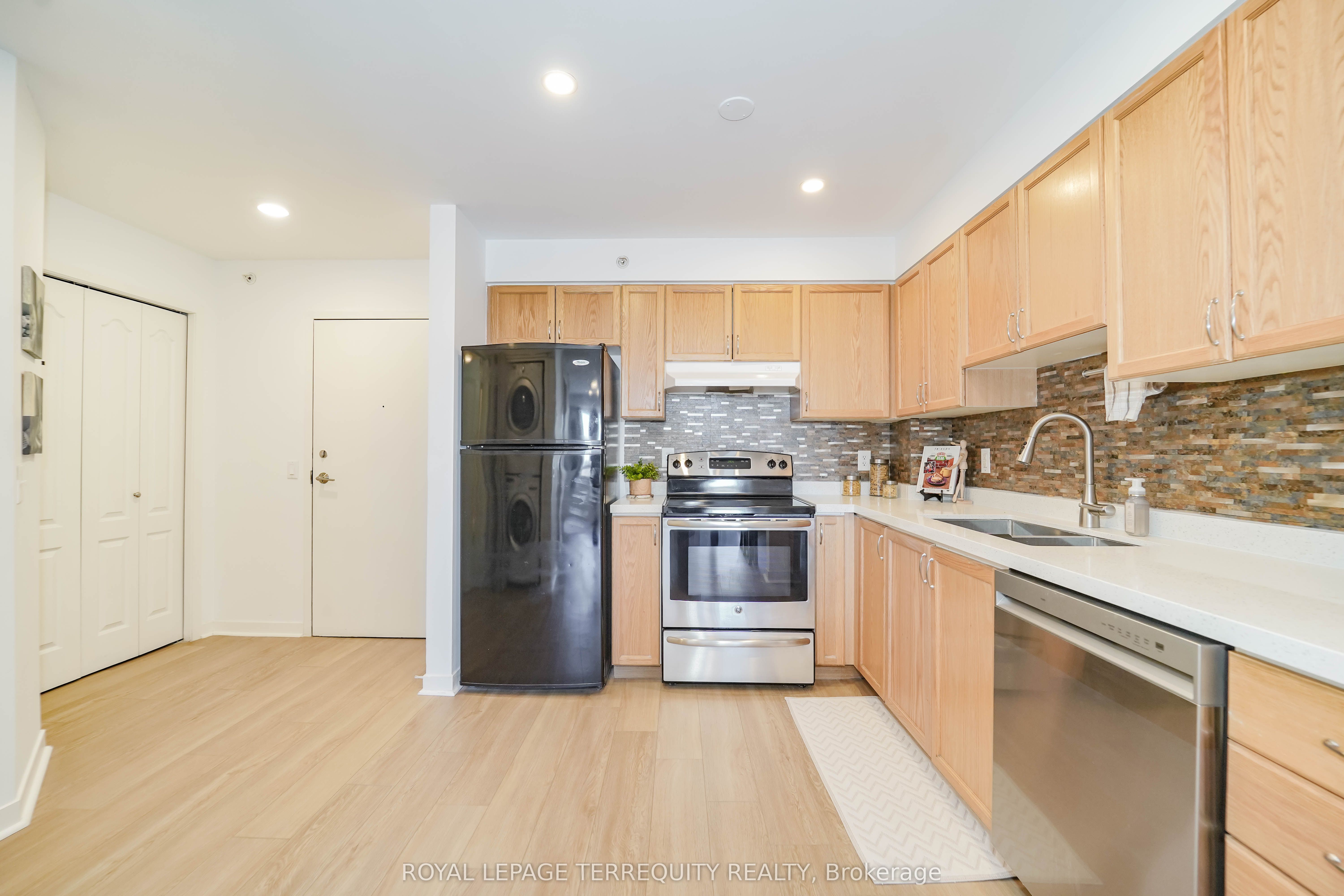 Additional image 5 of 2405-6 Dayspring Circle, Brampton, ON, L6P 2Z6