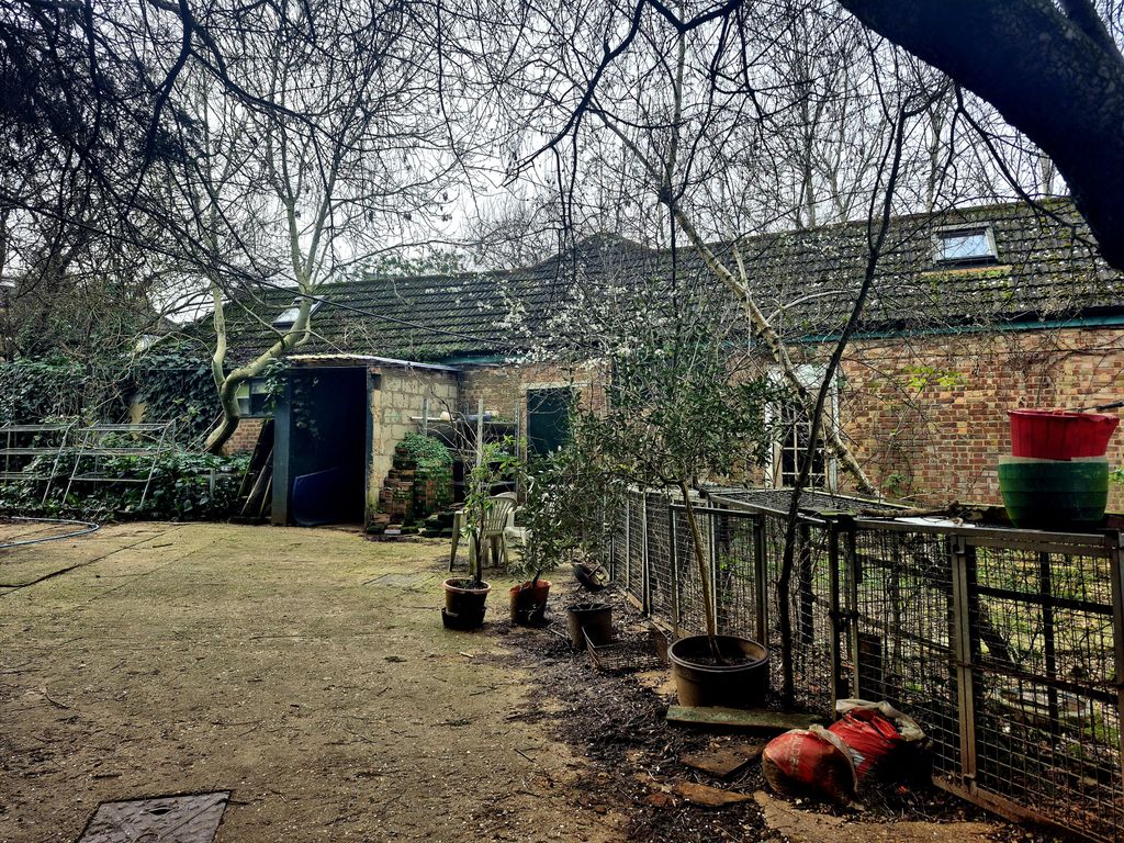 Land for saleLondon N10 photo 5