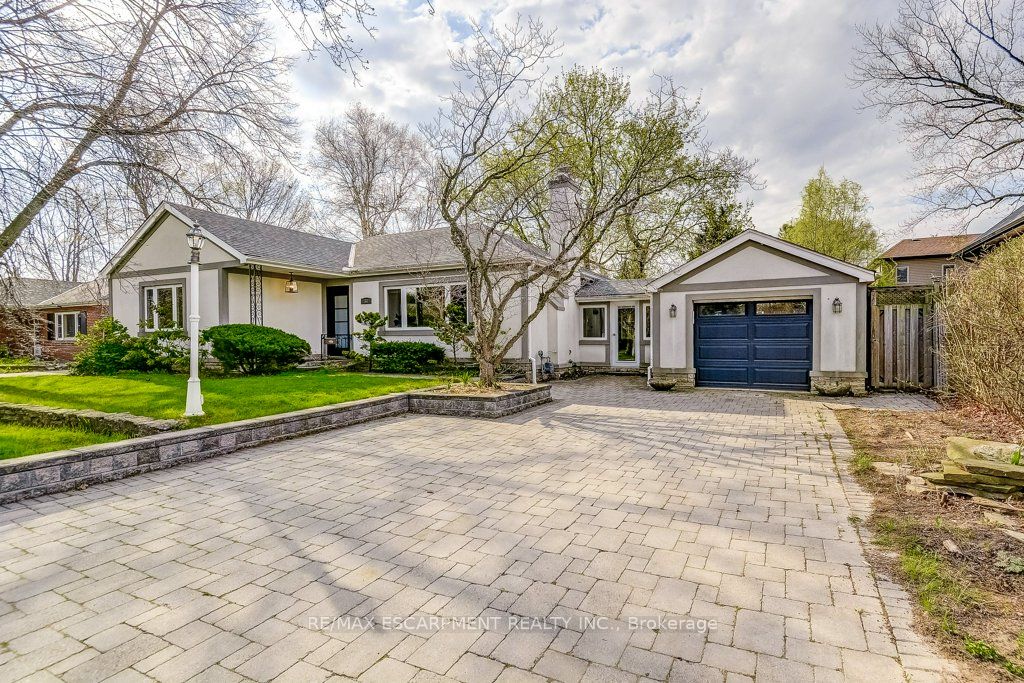 34 Oakley Court, Hamilton, ON, L9G 1T5