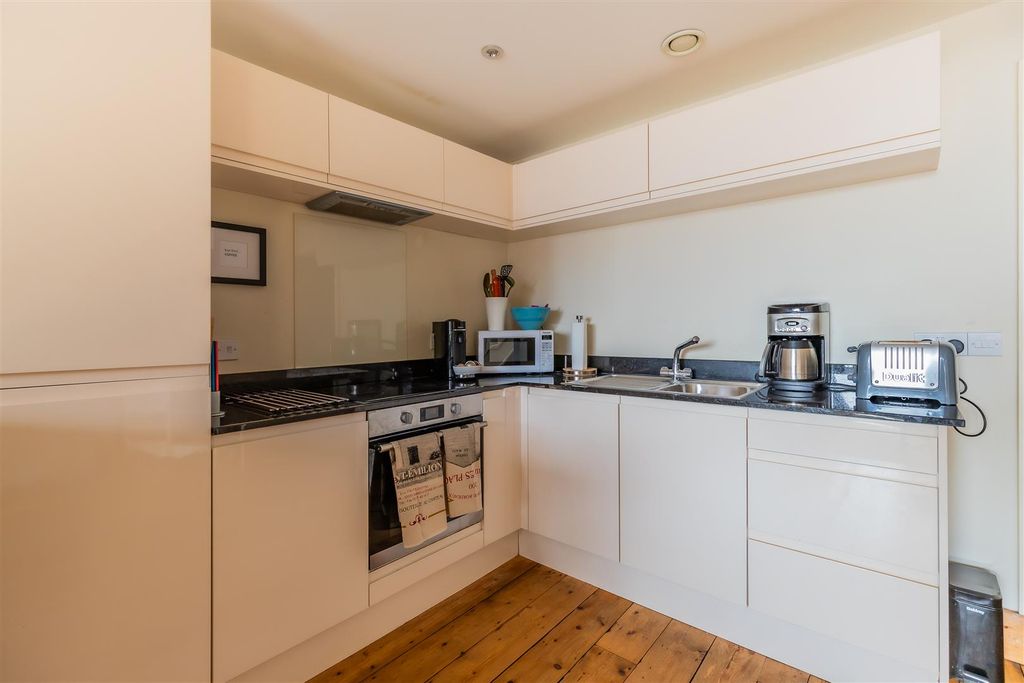 Additional image 5 of 1 bed flat for salePendyris Street, Cardiff CF11