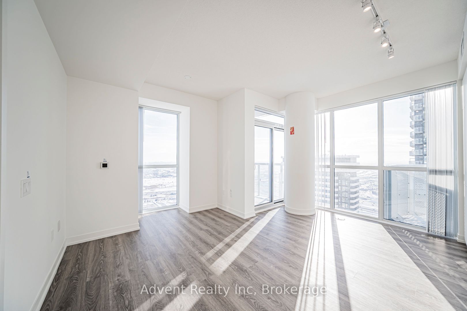 5512-8 Interchange Way, Vaughan, ON, L4K 0R2 photo 3
