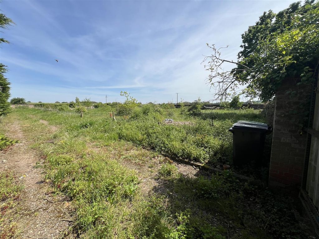 Land for saleWoodton NR35 photo 3