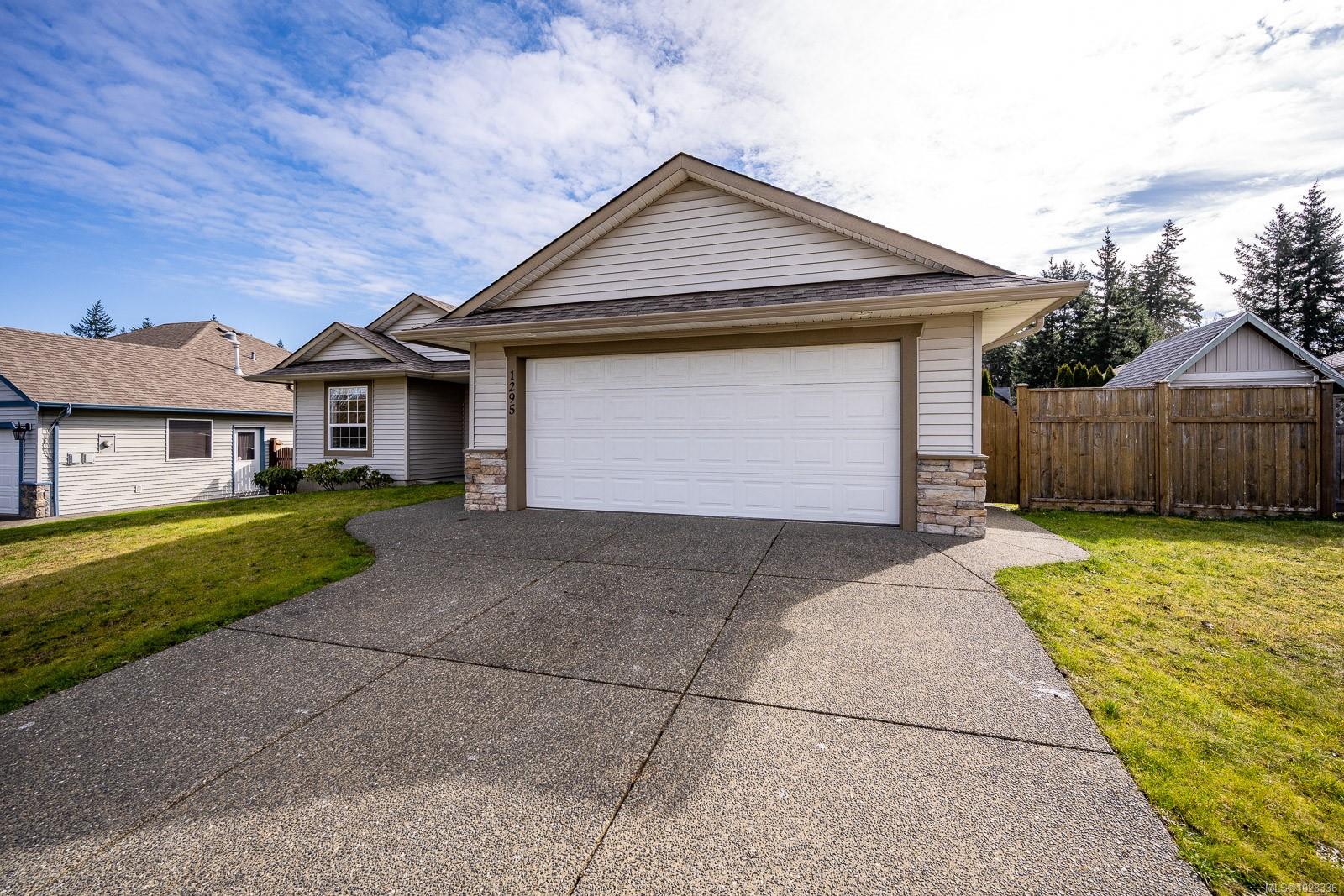 1295 Noel Avenue, Comox, BC, V9M 4A3 photo 2