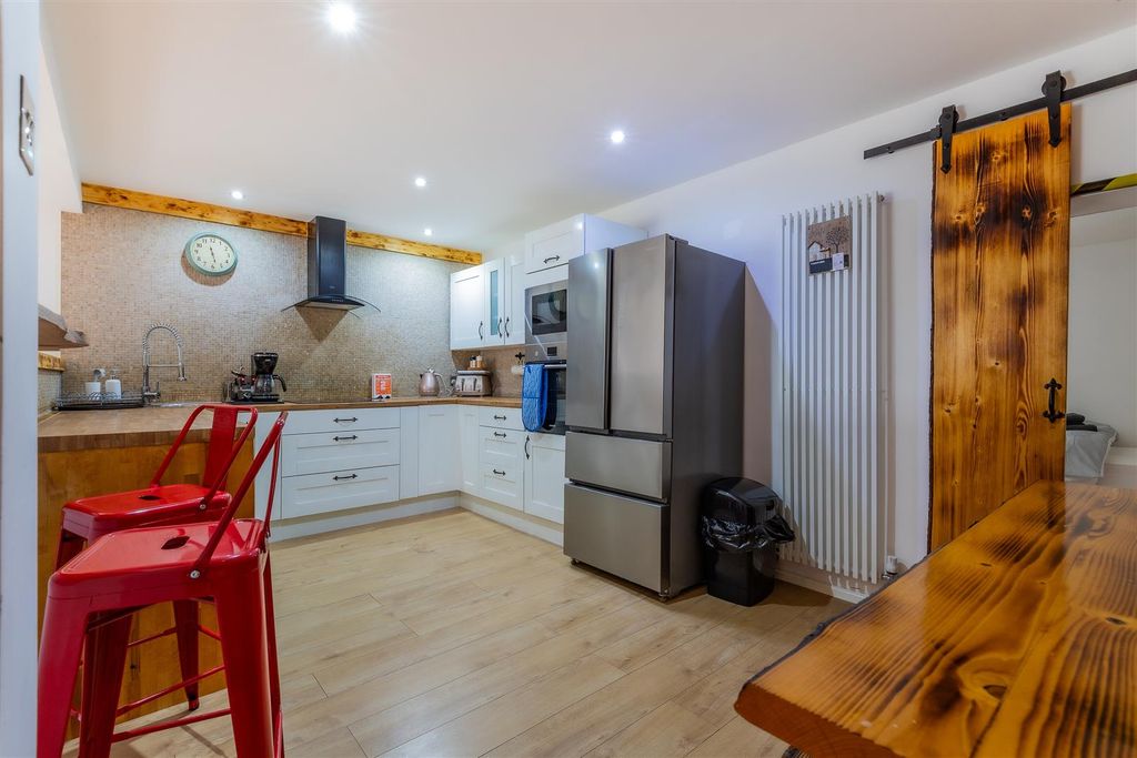 Additional image 5 of 3 bed flat for saleFitzhamon Embankment, Riverside, Cardiff CF11