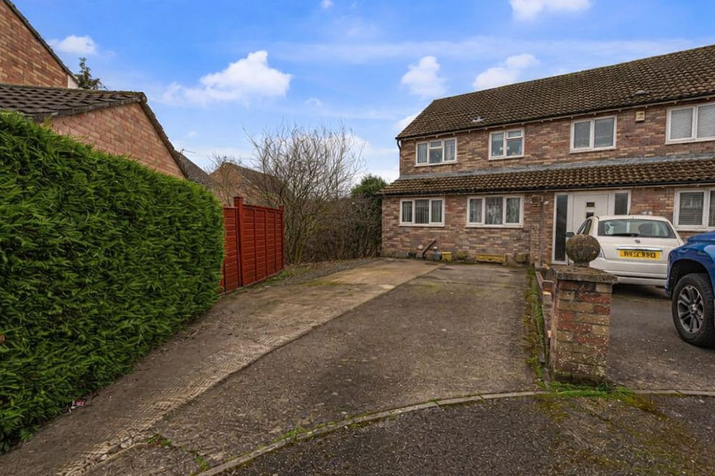 3 bed semi-detached house for saleLaurel Close, Undy NP26