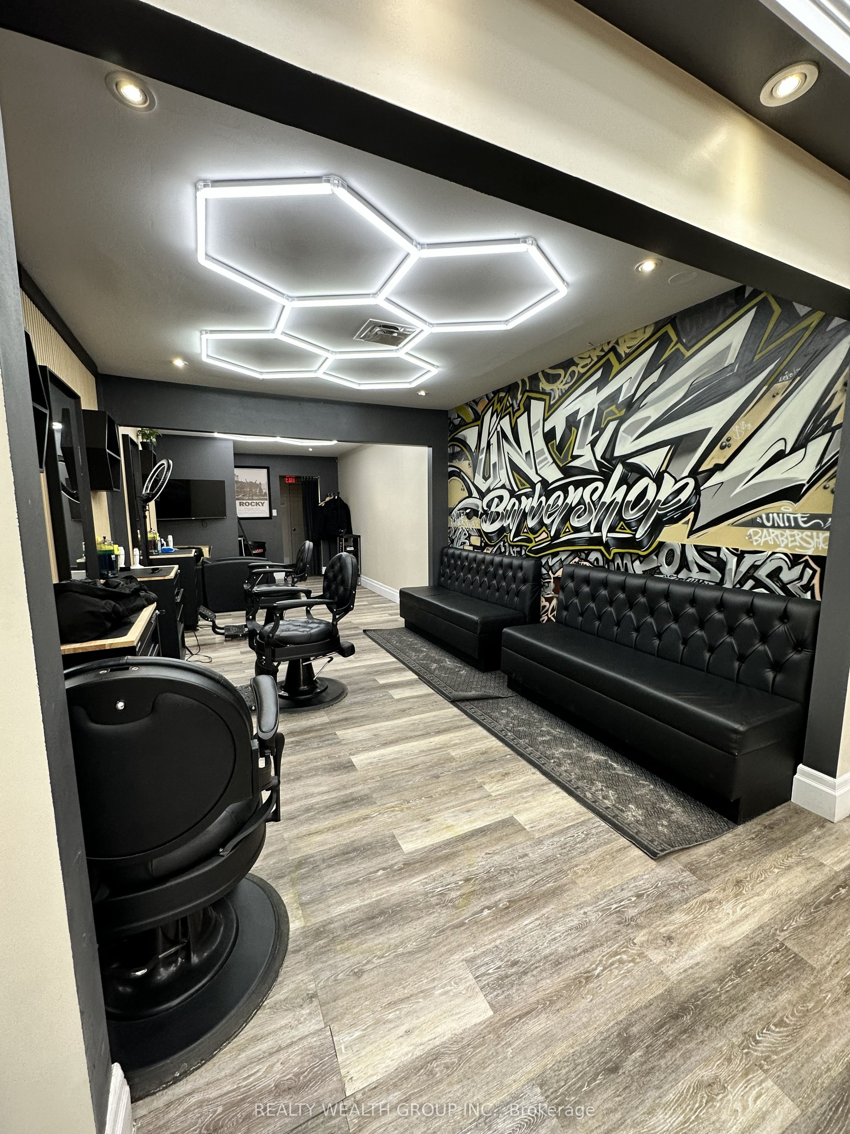 Additional image 3 of 18 Holland Street W, Bradford West Gwillimbury, ON, L3Z 2B3